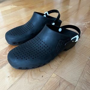 Calzuro Mens 46/47 Black Slip On Clogs